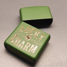 Zippo Lucky Charm grün (nur Hülle) Leerhülle, OHNE Benzineinsatz (2.Wahl)