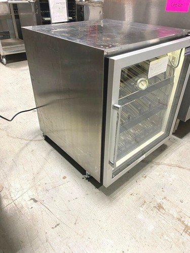 Freezer/ SILVER-KING SKF27A-EGUS4 Commercial Freezer