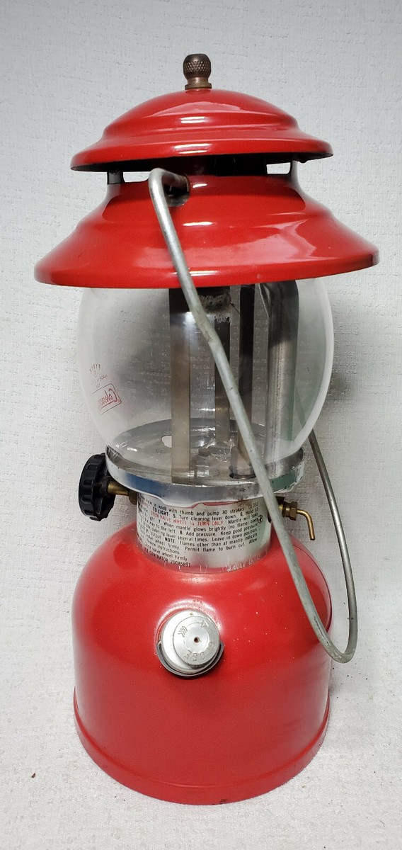 NICE 1977 VINTAGE RED COLEMAN MODEL 200A195 SINGLE GAS
