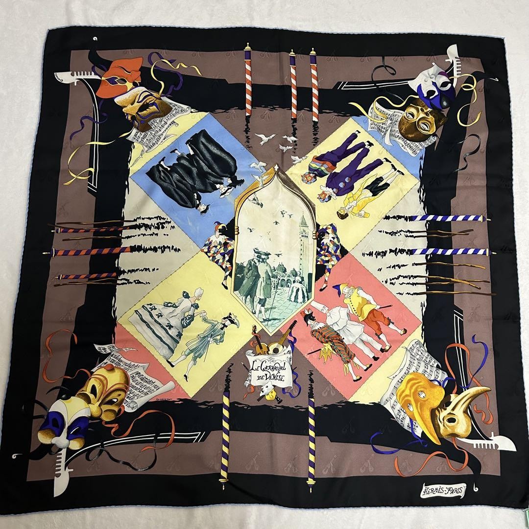 Hermes Carre 90 Silk Scarf in Classic Design M1_0710