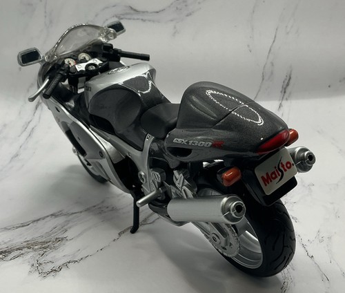 SUZUKI GSX 1300R HAYABUSA 1:12 SCALE SILVER BY MAISTO DIE-CAST W PLASTIC PARTS - Picture 7 of 11