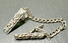VINTAGE SILVER TONE SWEATER / SCARF CLIPS WITH LEAF MOTIF AND CHAIN N217
