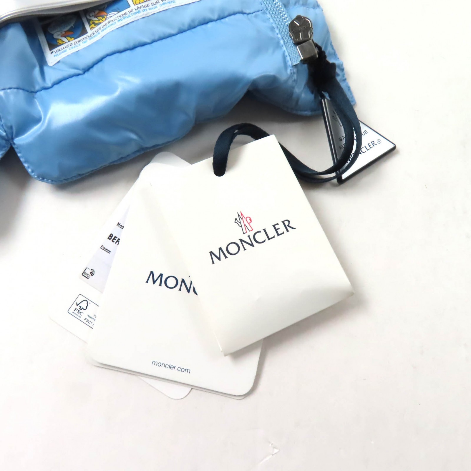 Pristine MONCLER Down vest BERNARD With logo patch Light blue Nylon Kids thumbnail 15