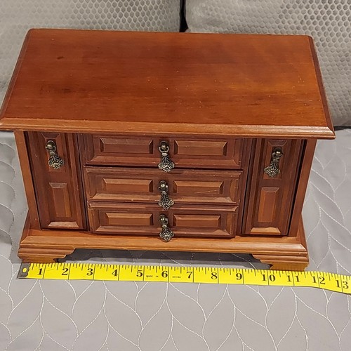 London Leather Wooden Jewelry Music Box Gold Felt Retro Taiwan EXCELLENT Vintage - Picture 14 of 16