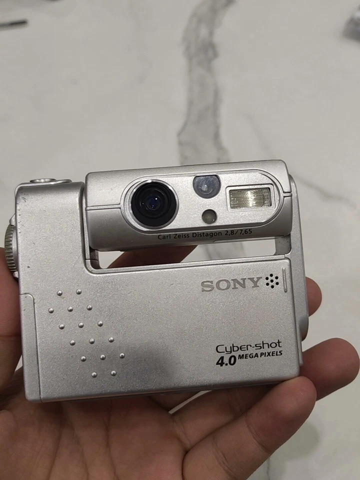Sony F77 Silver-Compact Design,Basic Shooting,ENGLISH,Silver Digital Cam - Image 4 of 4