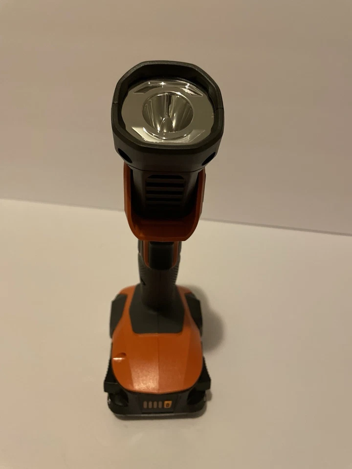 Ridgid R8695B - Luz de Trabajo LED Inalámbrica 18V 18 Voltios con Batería y Cargador de 2Ah Foto 4 de 4
