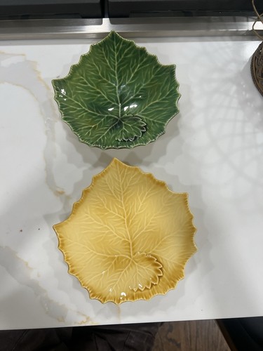 Williams Sonoma- Leaf Plates- set of 3 - Picture 2 of 4