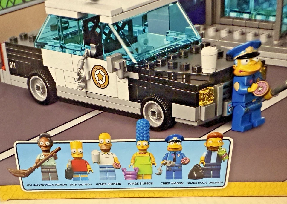 LEGO The Simpsons Kwik-E-Mart 71016 Homer Bart Marge Apu Snake Chief Wiggum *NEW - image 3 of 4