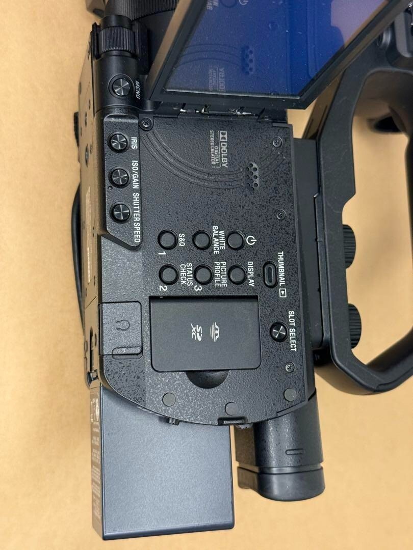 SONY HXR-NX80 body, battery Professional video cameras Home