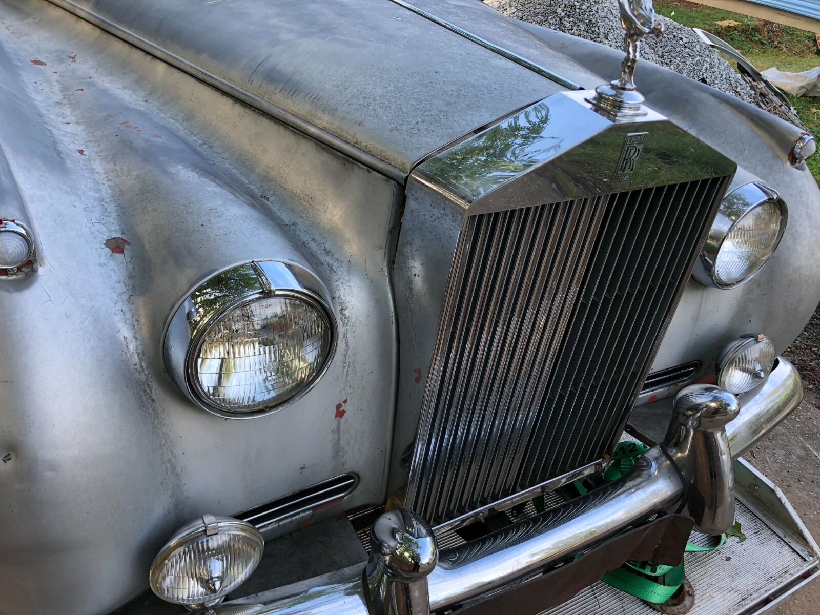 ROLLS ROYCE CLOUD PHANTOM BENTLEY LIGHT BEZEL. THE WORLDS LARGEST USED INVENTORY