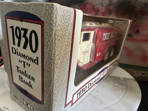 ERTL 1930 Diamond T Tanker True Value Coin Bank 1/34 Scale Die-Cast Metal - Picture 2 of 4