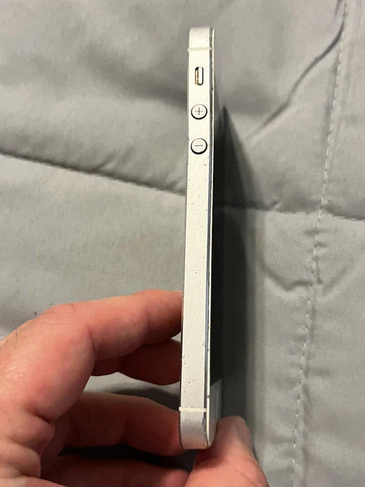 Apple iPhone 5 A1429 16GB Locked White Silver Used Read In Full - Image 3 of 4