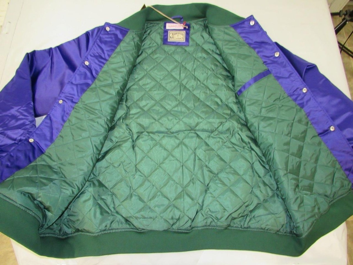 Milwaukee Bucks Mens Sizes 3XL-4XL Mitchell & Ness Heavy Satin