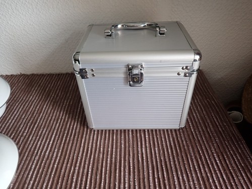 DJ CD STORAGE BOX - ALLUMINIUM REINFORCED - HOLDS 120 CD's - MINT