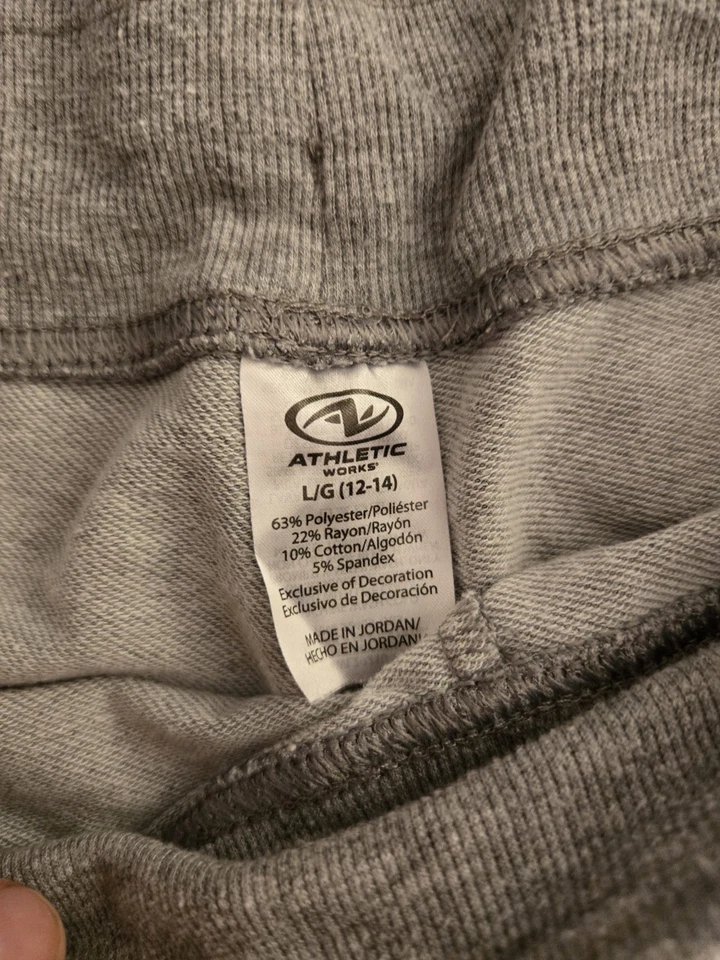 Pantalones Cortos Athletic Works Talla L 12-14 Gris con Bolsillos, Cintura Elástica y Cordón Foto 4 de 4