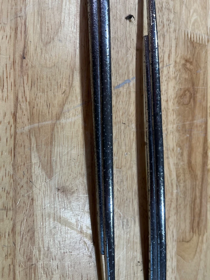 1939 Ford Deluxe upper front hood trim cat whiskers pair — 第 3/3 张图片