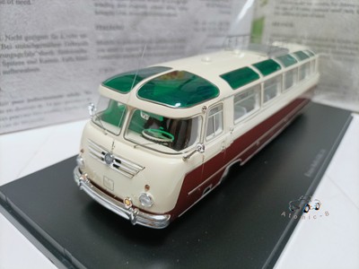 Autocult 1:43 Krauss Maffei KML110 White Red Bus Model