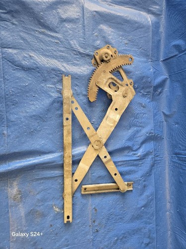 81-82 CHEVY LUV / 81-87 ISUZU PUP RIGHT FRONT WINDOW REGULATOR 20011 - Picture 2 of 2