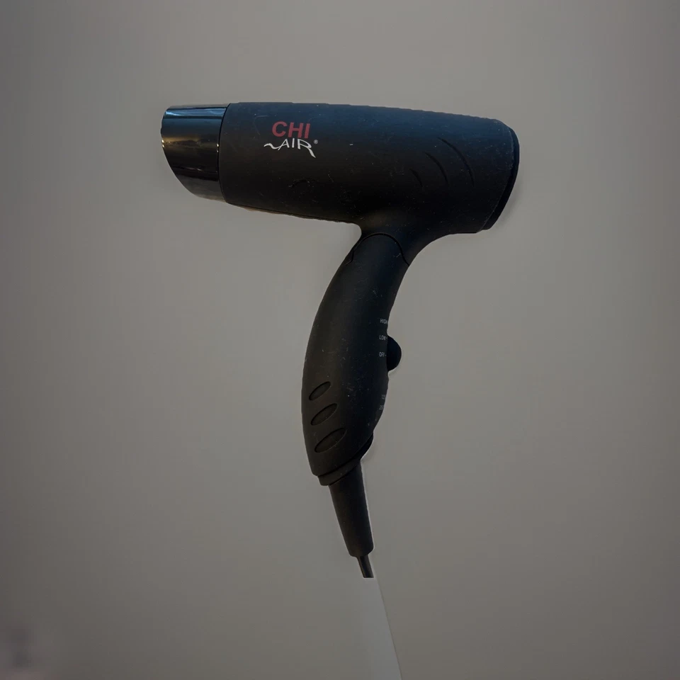 Secador de pelo plegable de viaje CHI Air Mini CA2218 negro. ¡Funciona muy bien! Foto 2 de 4