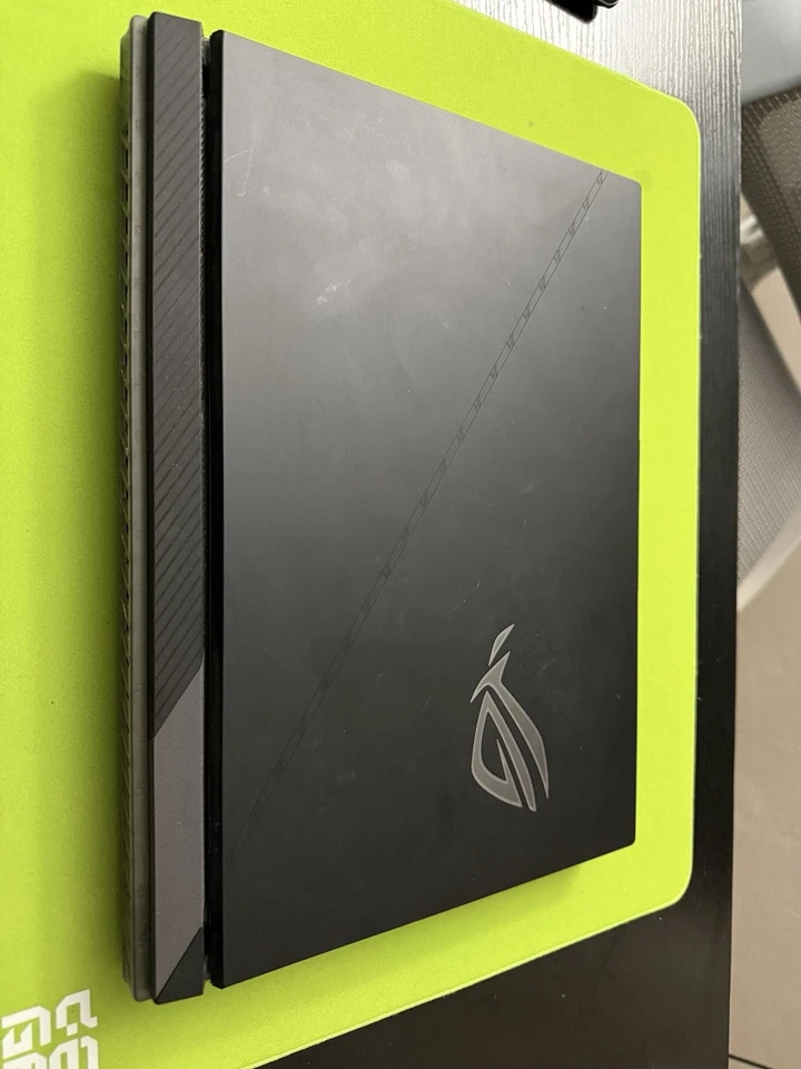 Portátil para juegos ASUS ROG Strix Scar 18 I9-13th, RTX 4090, 32 GB RAM, SSD de 1 TB Foto 3 de 4