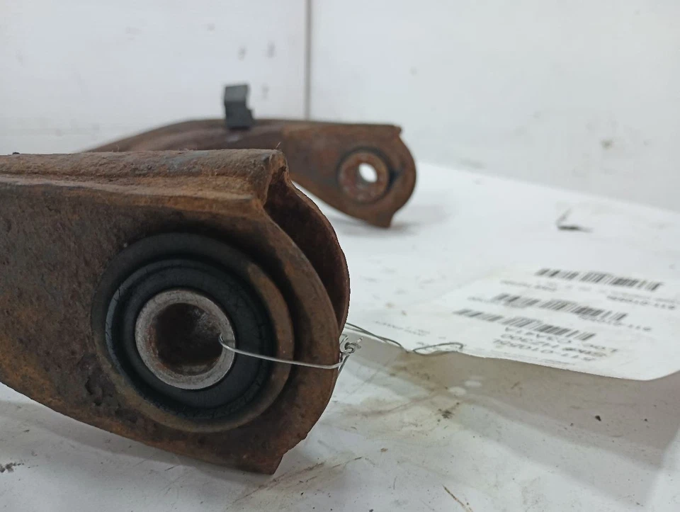 Brazo de control superior izquierdo conductor delantero GMC Envoy 9006915 2005 Foto 4 de 4