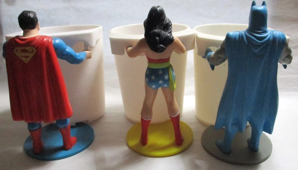 LOTE DE 3 TAZAS BURGER KING 1988 CON SOPORTES, BATMAN, SUPERMAN, WONDER WOMAN Foto 2 de 3