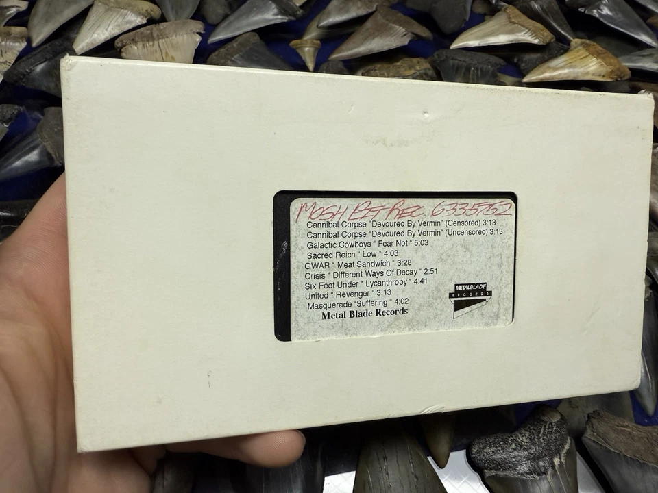 PROMO METAL BLADE RECORDS VHS CANNIBAL CORPSE GWAR SIX FEET UNDER CRISIS + - Imagem 3 de 4