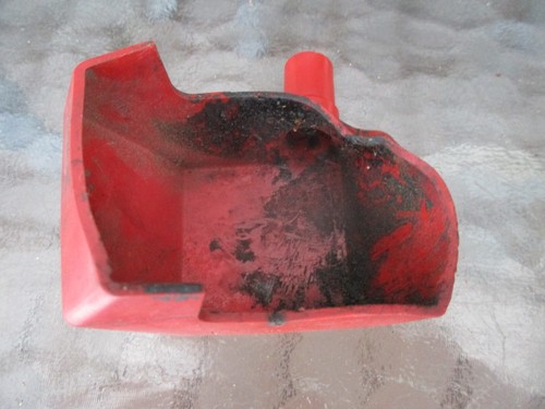 GENUINE FORD EA EB ED NA NC DA DC POSITIVE BATTERY TERMINAL COVER - Picture 4 of 9