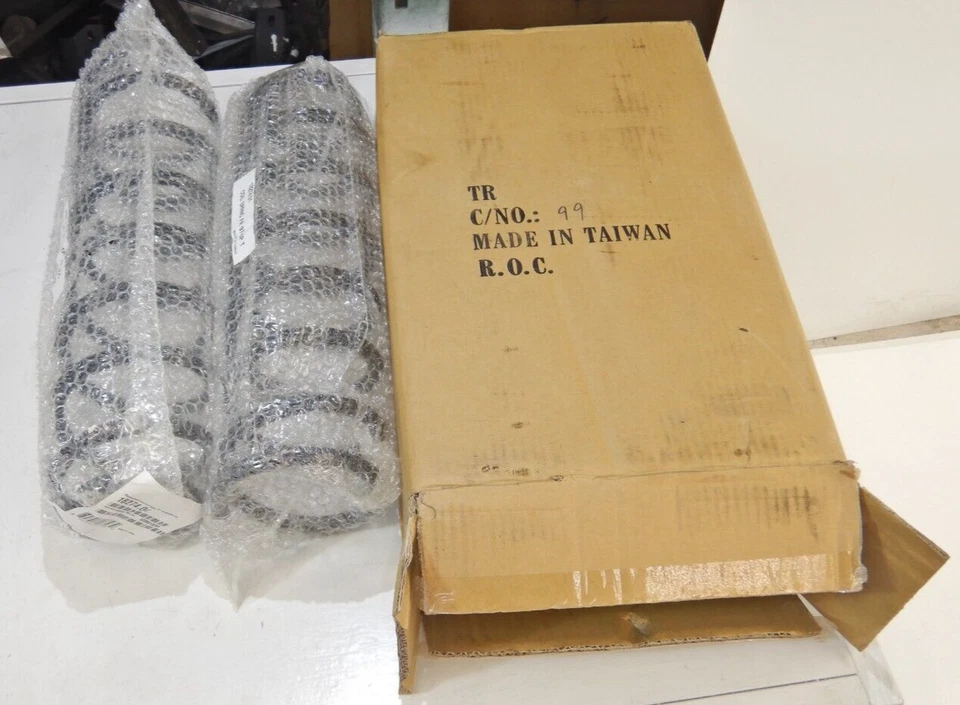 Nuevo par de muelles helicoidales delanteros OMIX Jeep Wrangler TJ 97-06 18274.01 ENVÍO GRATUITO Foto 2 de 4