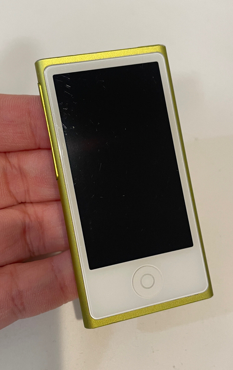 【新品同様品】 iPod nano 第7世代 イエロー Apple iPod nano 7th Generation Yellow (16 GB) Works Great