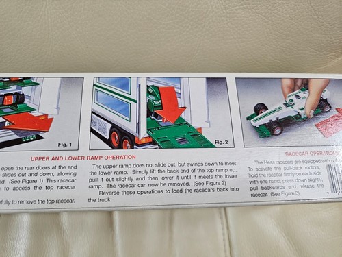 Camion giocattolo e auto da corsa Hess vintage 2003 - nuovo con scatola - Foto 9 di 10