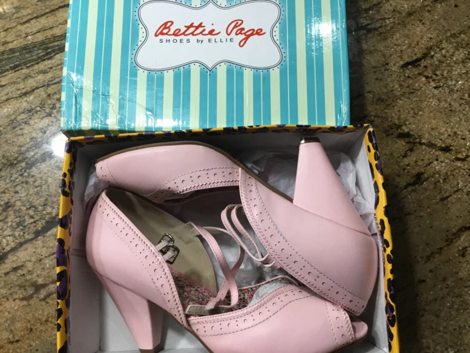 Nuevo Talla 11 Bettie Page Rosa 4" Peep Toe Recortes Puntera Abierta Doble Correa Maryjane Foto 3 de 4