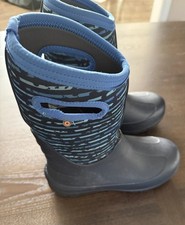 Bogs Boots boys Size 5 Black Waterproof Insulated Neoprene