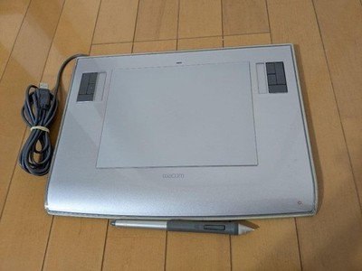 Wacom Intuos3 PTZ-630 Pen Tablet mit Grip Pen und USB-Kabel