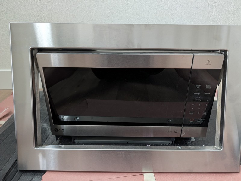LG LMC2075ST 1200W Countertop Microwave - Stainless Steel with built-in kit