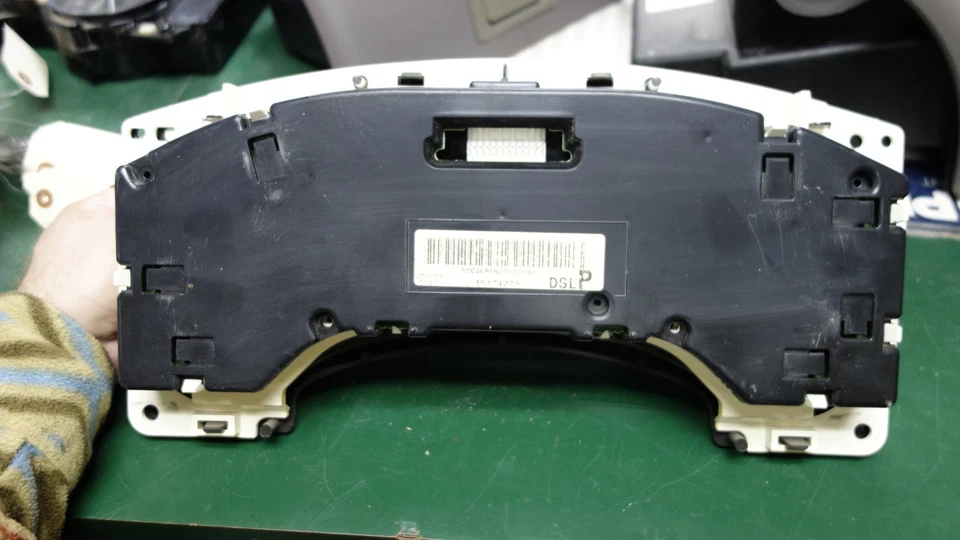 GM 2004 Instrument Cluster 15174279 - Image 4 of 4