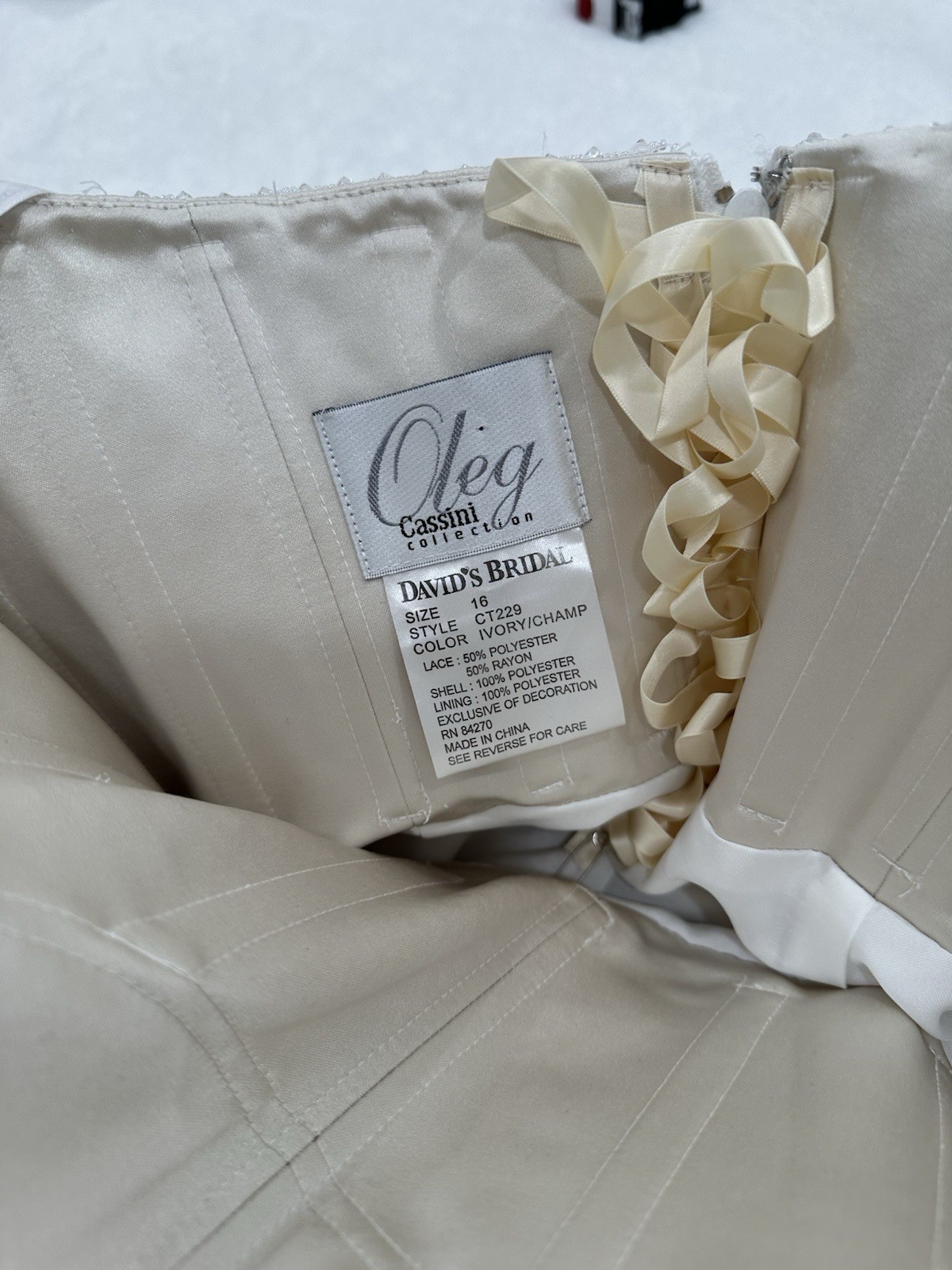 Gorgeous designer Wedding dress Oleg Cassini David’s Bridal Size 16 image 8