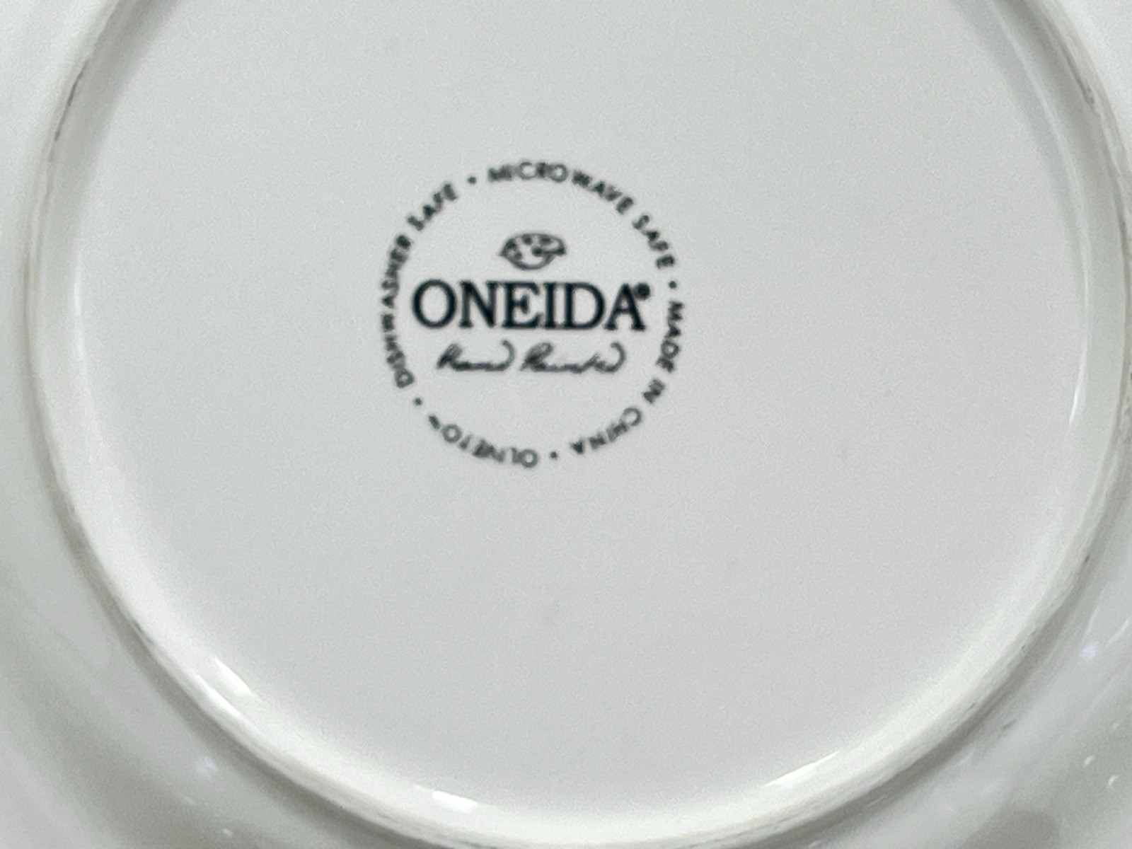 Vintage Oliveto by ONEIDA 8 Pc Dinner Set Hand Painted Stoneware Beige Green