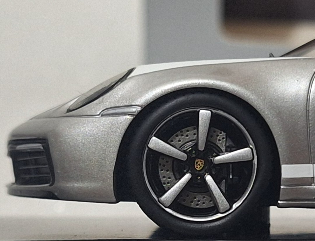 Porsche 911 (992) Targa 4S Heritage Edition #50 Silver 1:43 Spark