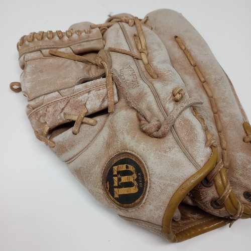 Wilson Softball Dual Hinged A9820 Leather 11 Inch RHT Baseball Glove - Picture 2 of 12