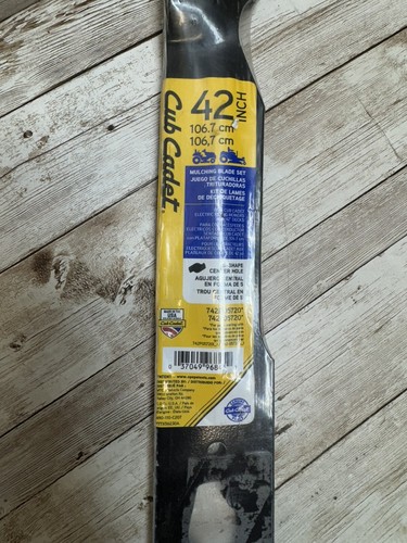 OEM Cub Cadet Mulching Blade Set for 42" Deck Electric Riding Mowers 742P05720 - Picture 3 of 8