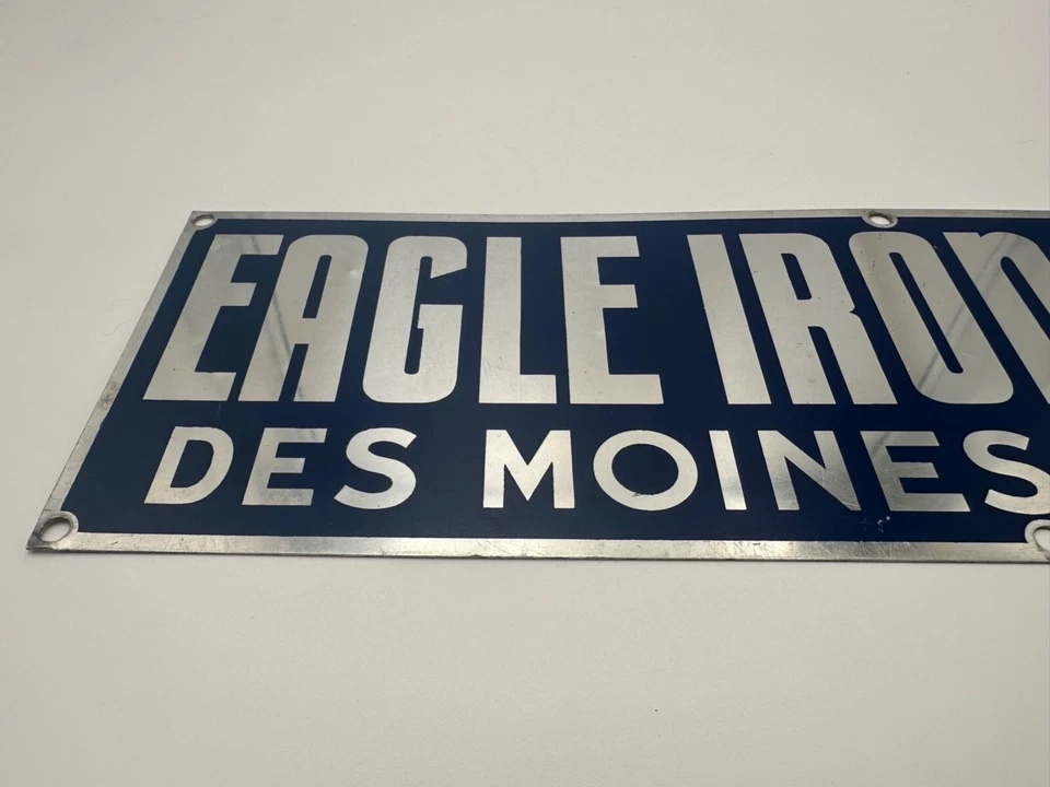 Letrero de aluminio Eagle Iron Works Des Moines Iowa EE. UU. azul y plateado 17x5, garaje Foto 4 de 4