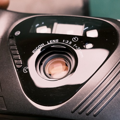Ricoh FF-9 analoge Kompaktkamera 35 mm schwarz Blitz Retro Vintage getestet - Bild 1 von 17