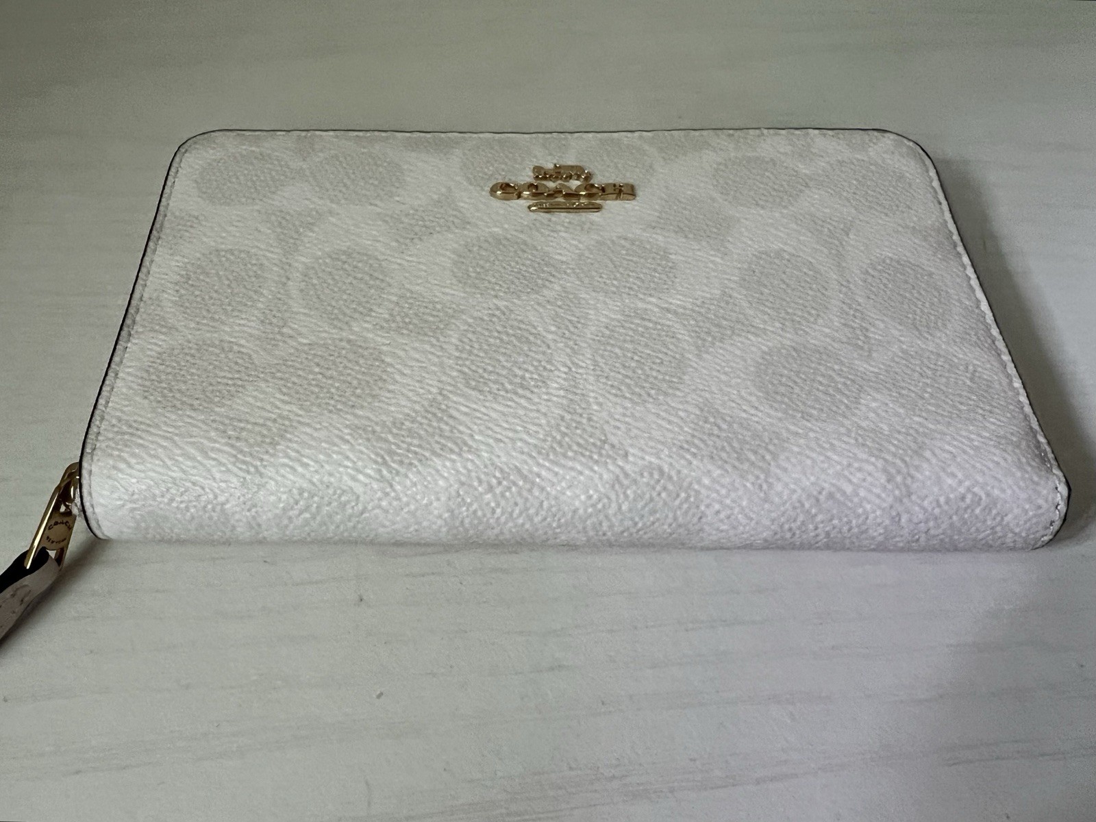 NWT Coach Medium ID Zip Wallet Signature Canvas Leather Chalk White CW781