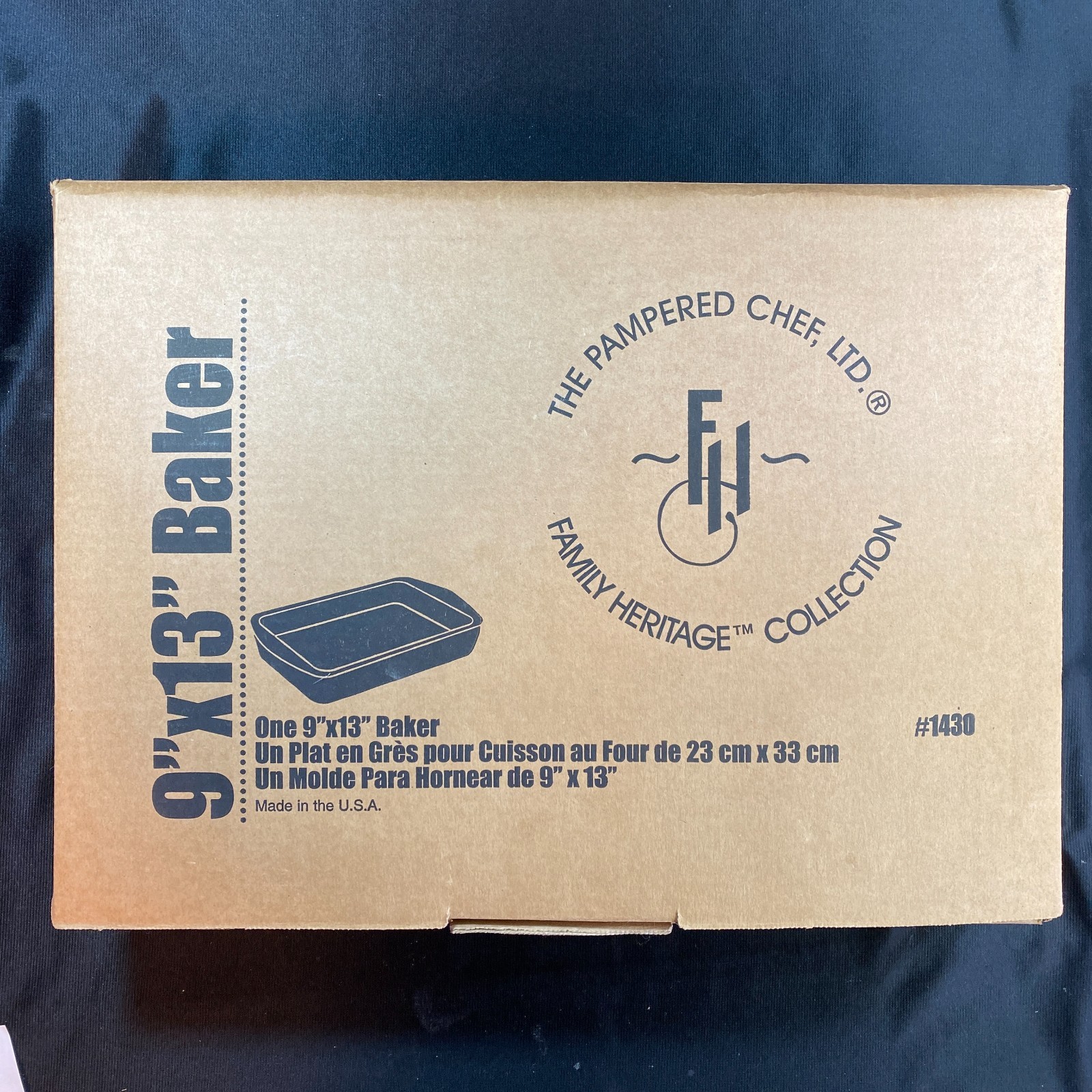 Pampered Chef Rectangular Stone 9x13 Baker New w/Box + rack small mark on bottom