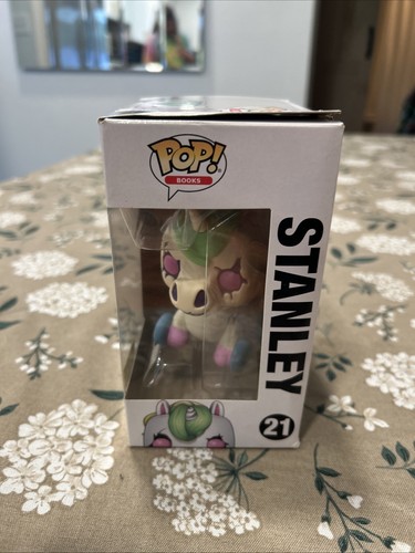 STANLEY The Twisted Ones Pop Books 4" Vinyl Figure #21 Hot Topic - Picture 4 of 7
