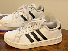 ADIDAS LOW COURT SNEAKERS Size YOUTH 6, WHITE WITH BLACK STRIPES, lace-up