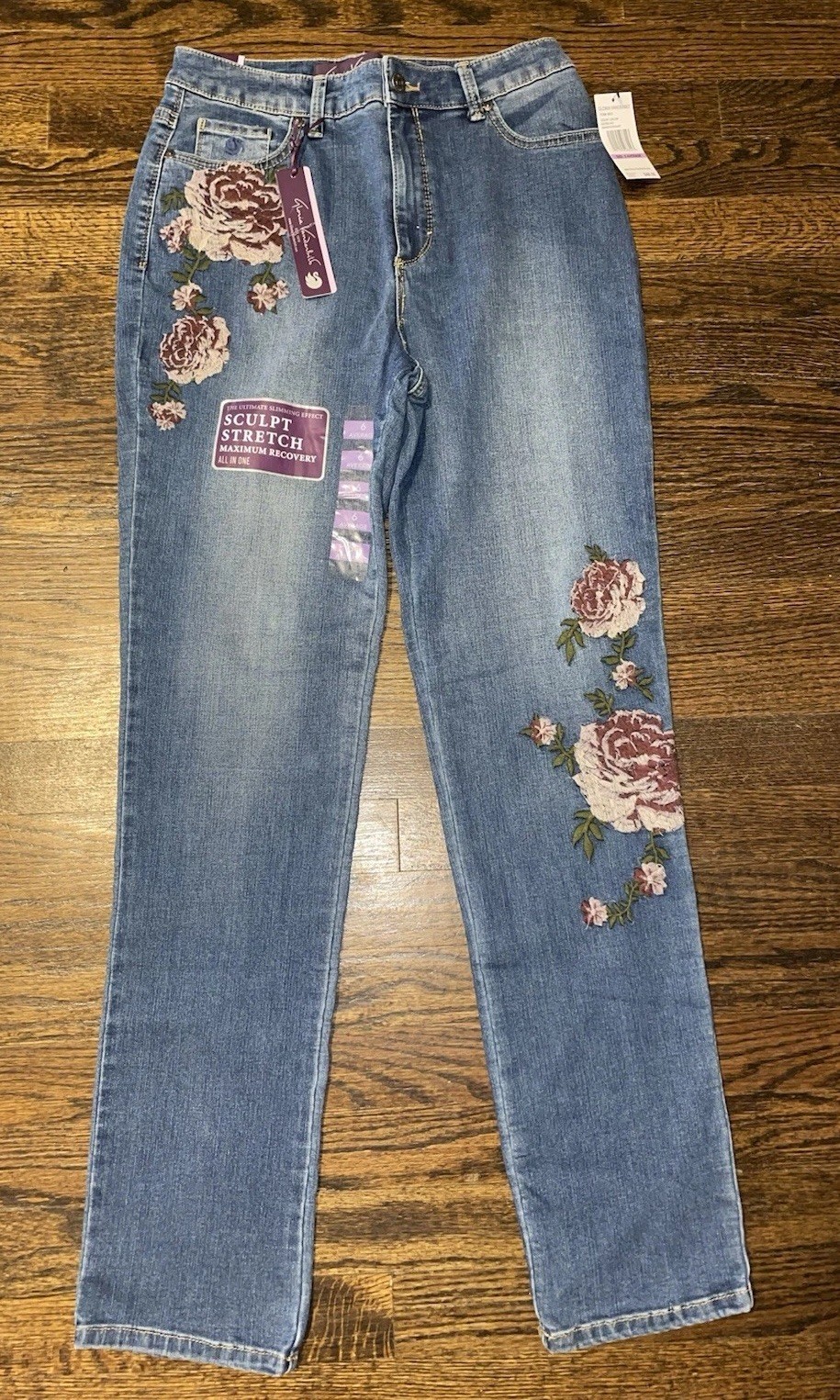 NWT Gloria Vanderbilt Amanda Wash Rose Bouquet Embroidered W