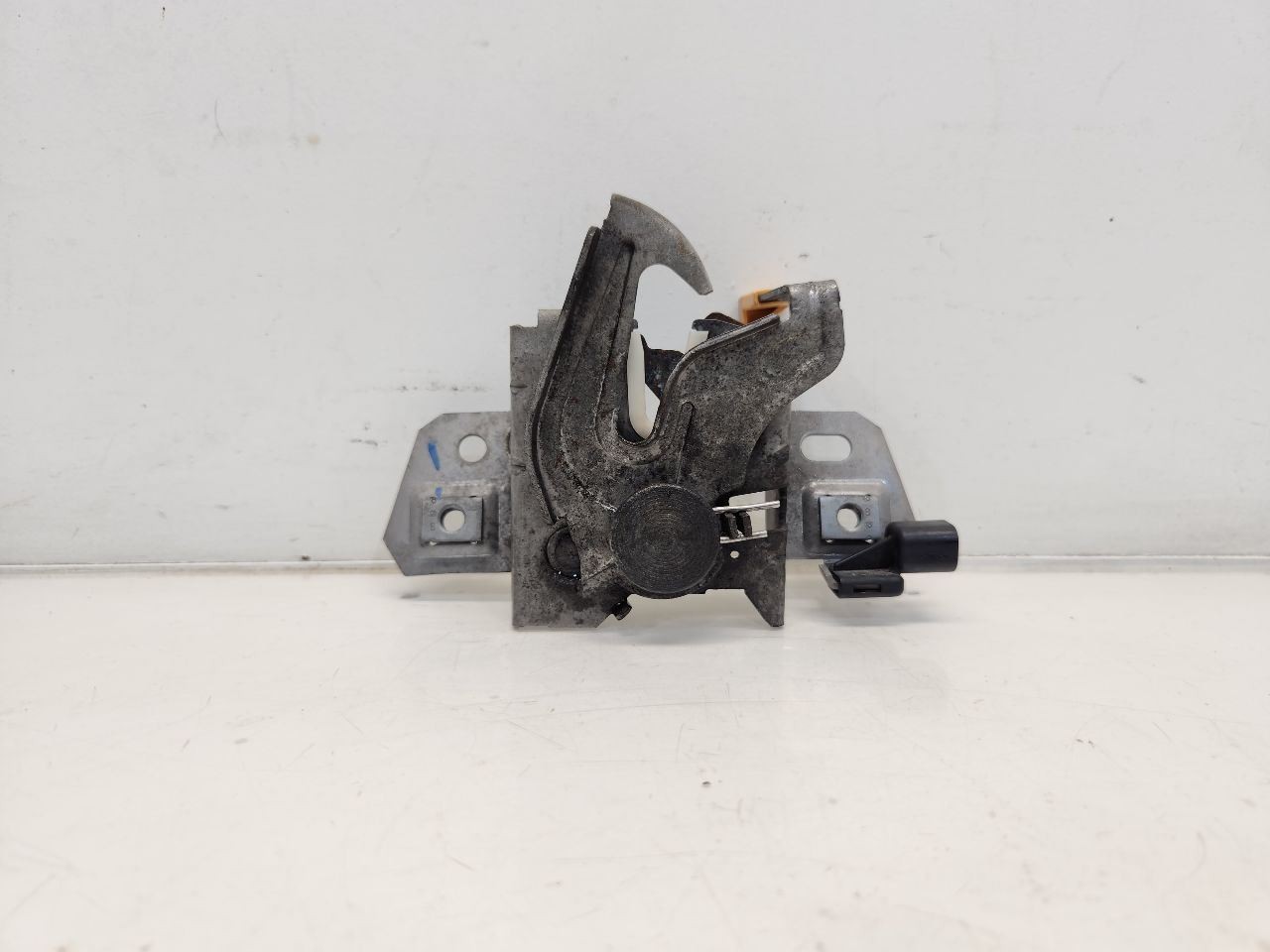 2008 Volvo C30 (2.5L / AT) Hood Latch Assembly