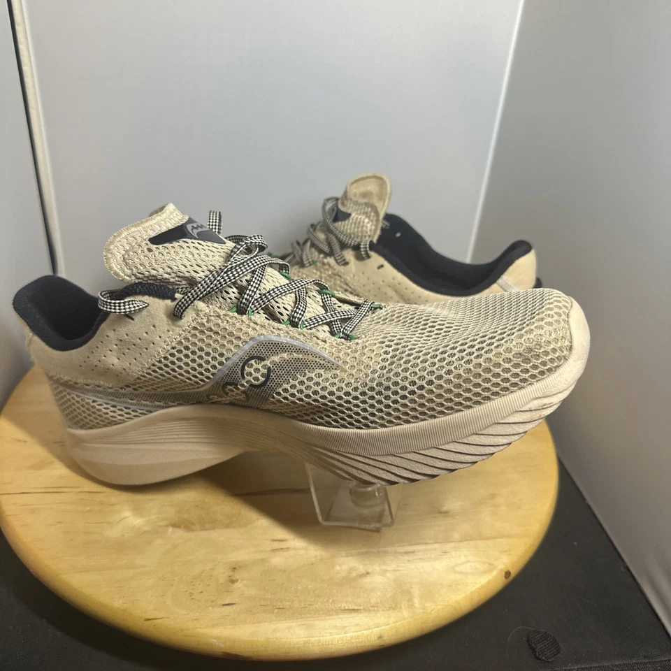 Zapatos para correr Saucony 12 M Kinvara 14 para hombre en desierto/negro Foto 3 de 4